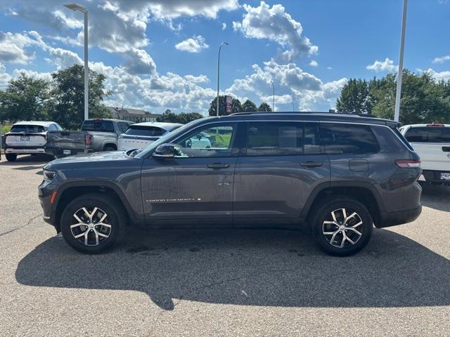 Photo of 2023 Metallic Jeep Grand Cherokee L