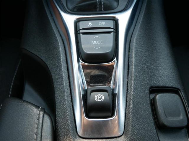 Photo of 2023 Summit White Chevrolet Camaro