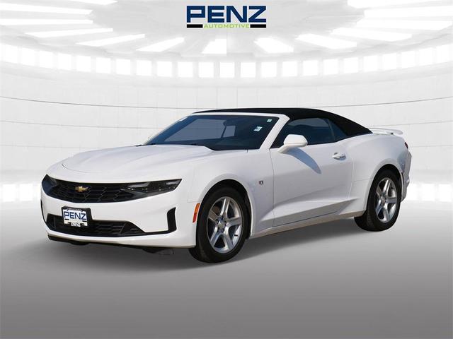 Photo of 2023 Summit White Chevrolet Camaro