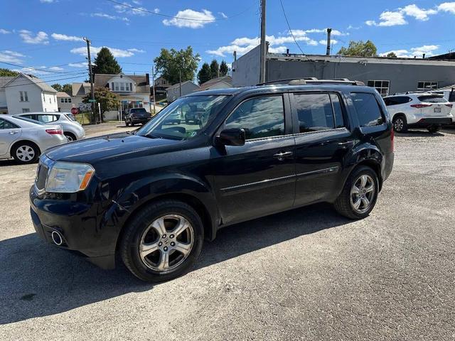 Photo of 2014 Black Honda Pilot