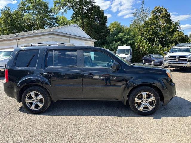 Photo of 2014 Black Honda Pilot