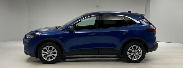 Photo of 2023 Blue Ford Escape