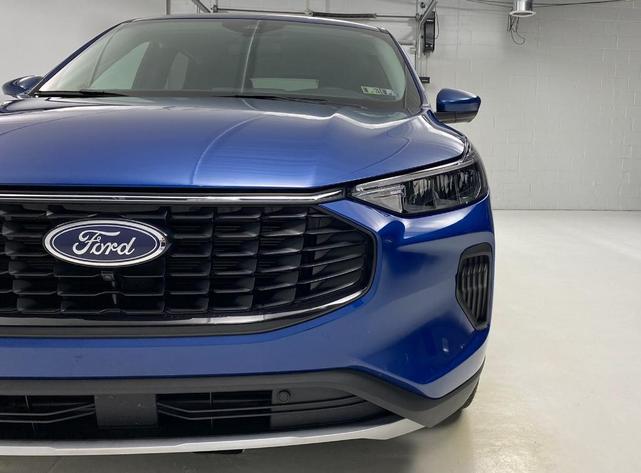 Photo of 2023 Blue Ford Escape