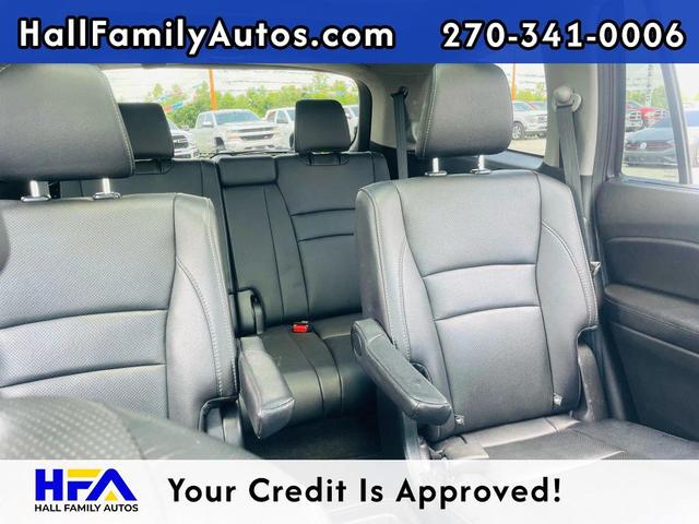 Photo of 2017 Gray Honda Pilot