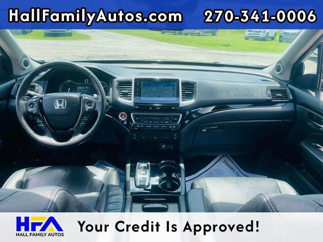 Photo of 2017 Gray Honda Pilot