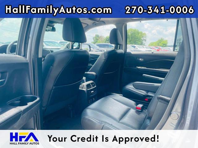 Photo of 2017 Gray Honda Pilot