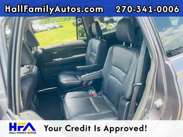 Photo of 2017 Gray Honda Pilot