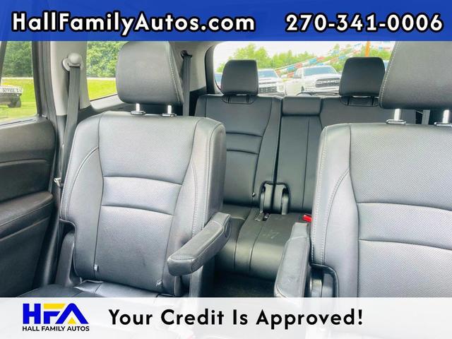 Photo of 2017 Gray Honda Pilot