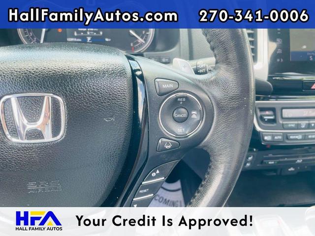 Photo of 2017 Gray Honda Pilot