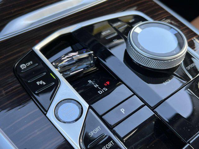 Photo of 2026 Skyscraper Grey Metallic BMW X7