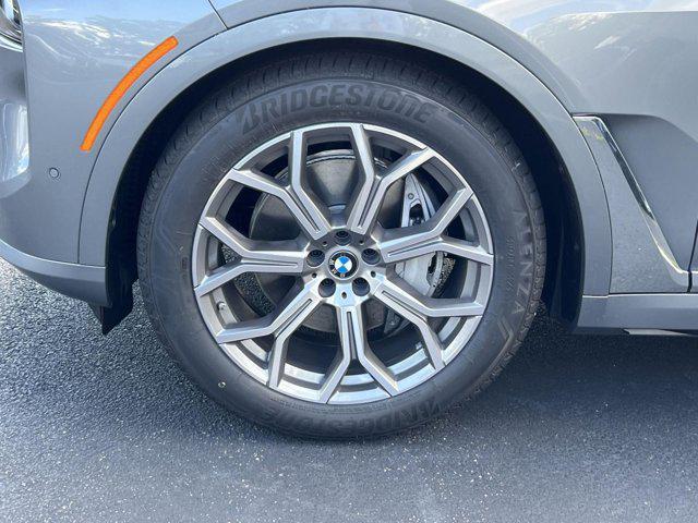 Photo of 2026 Skyscraper Grey Metallic BMW X7