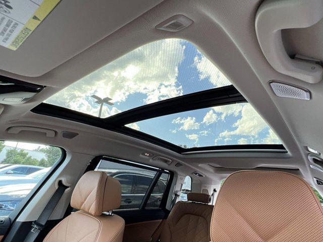 Photo of 2026 Skyscraper Grey Metallic BMW X7