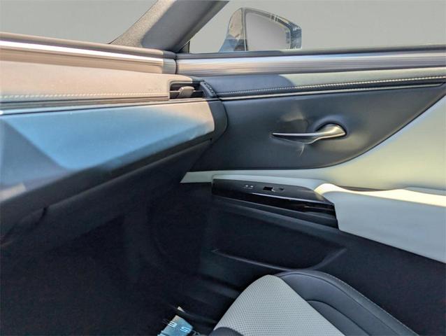 Photo of 2022 Iridium Lexus ES 350