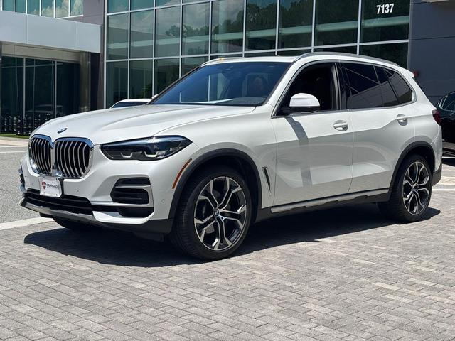 Photo of 2022 White Metallic BMW X5