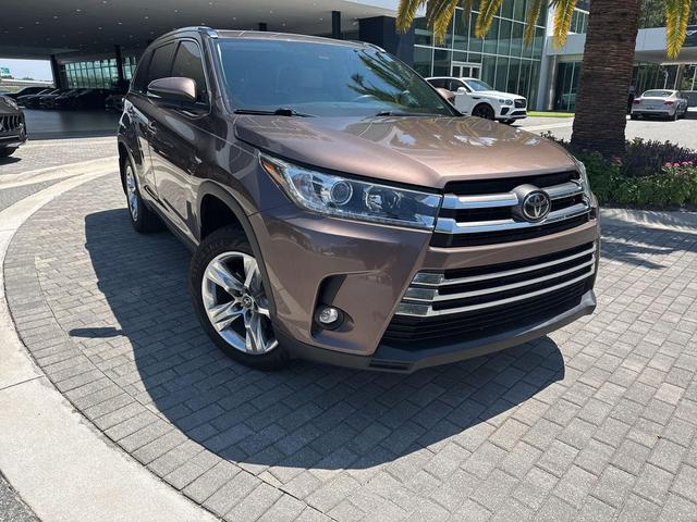 Photo of 2019 Toasted Walnut Pearl Toyota Highlander