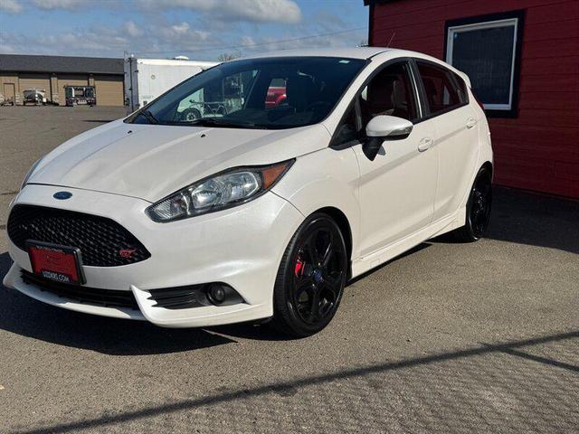 Photo of 2017 White Platinum Metallic Tri-Coat Ford Fiesta