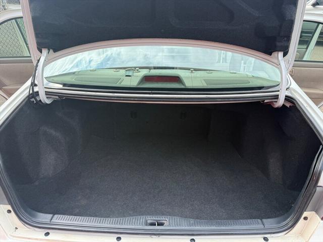 Photo of 1999 White Toyota Camry