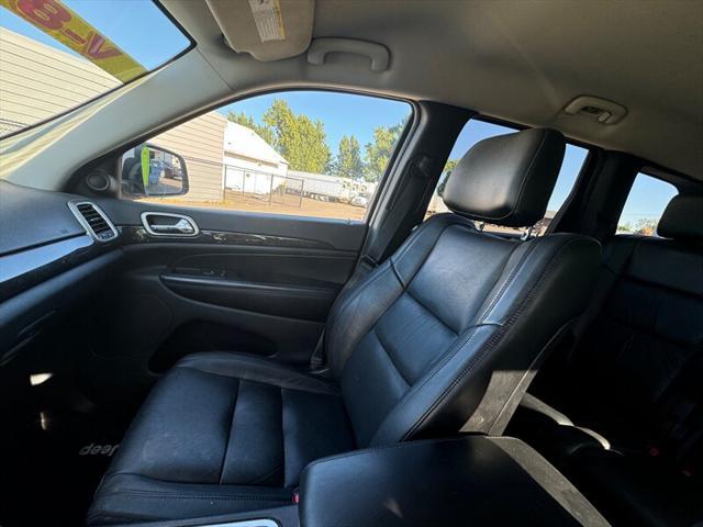 Photo of 2011 White Jeep Grand Cherokee