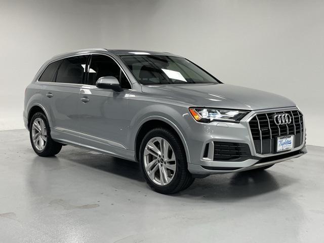 Photo of 2023 Satellite Silver Metallic Audi Q7