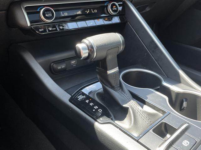 Photo of 2022 Glacial White Pearl Kia K5