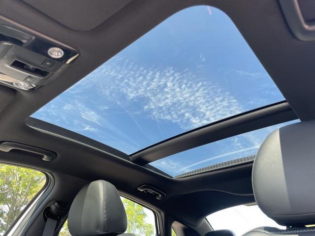 Photo of 2022 Glacial White Pearl Kia K5