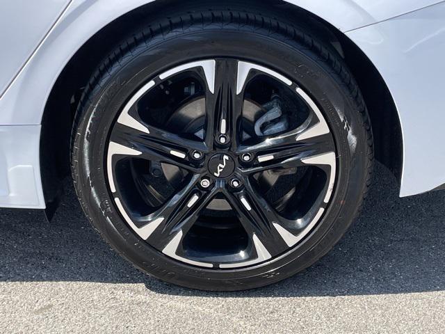 Photo of 2022 Glacial White Pearl Kia K5