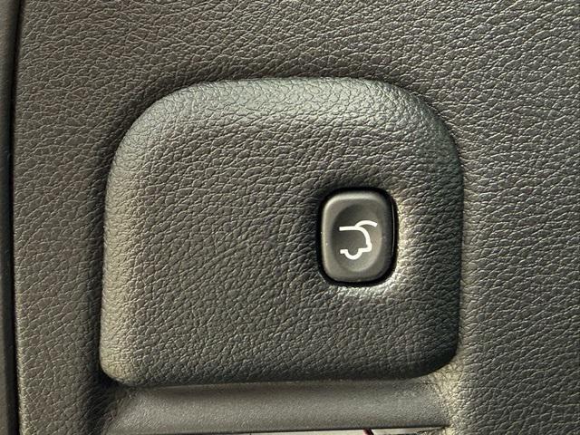 Photo of 2021 Bright White Clearcoat Jeep Grand Cherokee