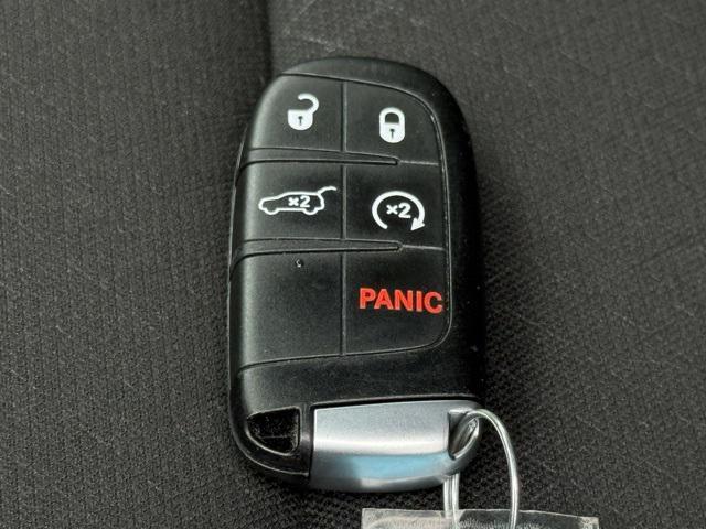 Photo of 2021 Bright White Clearcoat Jeep Grand Cherokee