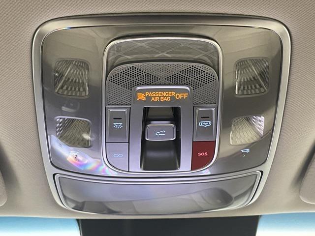 Photo of 2026 Vik Black Genesis GV70