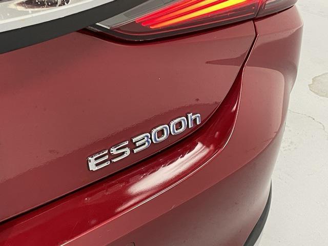 Photo of 2020 Matador Red Mica Lexus ES 300h