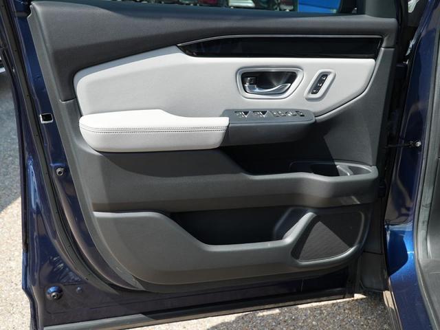 Photo of 2023 Obsidian Blue Pearl Honda Pilot