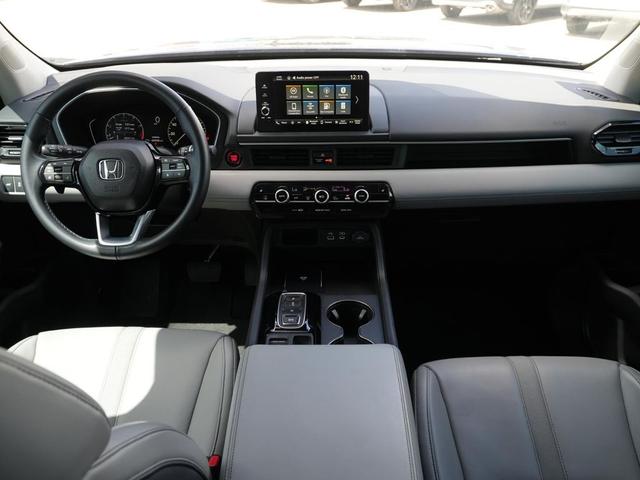Photo of 2023 Obsidian Blue Pearl Honda Pilot