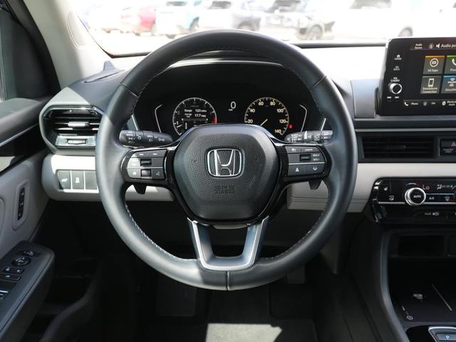 Photo of 2023 Obsidian Blue Pearl Honda Pilot
