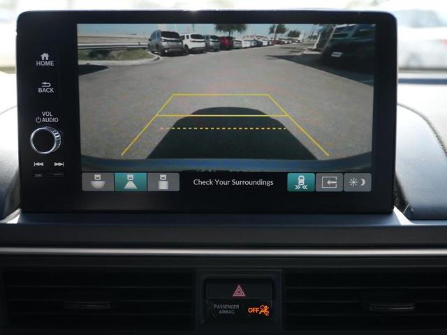 Photo of 2024 Lunar Silver Metallic Honda Pilot
