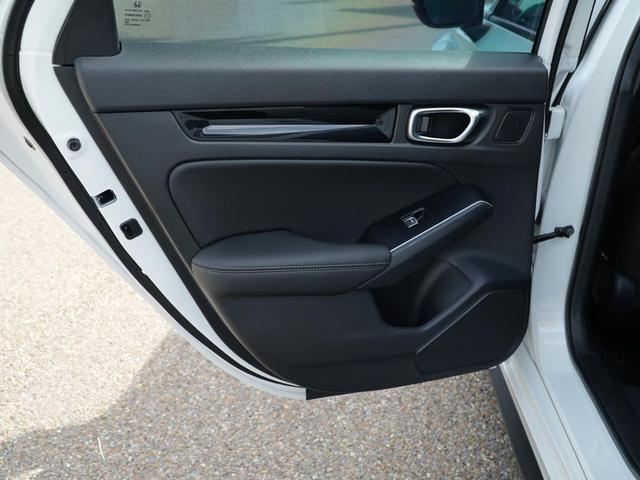 Photo of 2025 Platinum White Pearl Honda Civic Hybrid