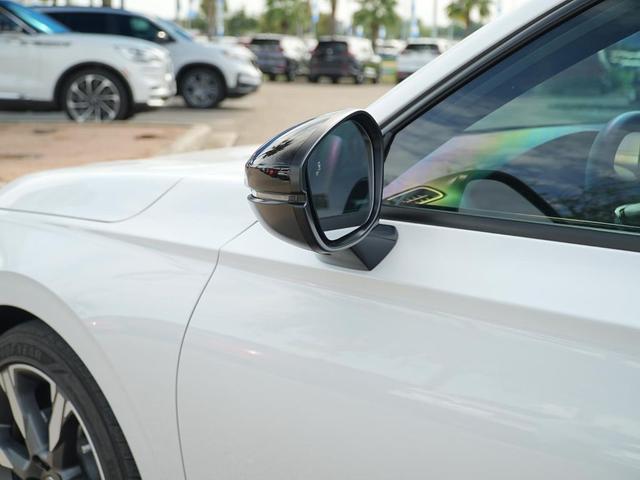 Photo of 2025 Platinum White Pearl Honda Civic Hybrid