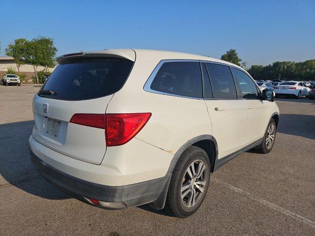 Photo of 2016 White Diamond Pearl Honda Pilot