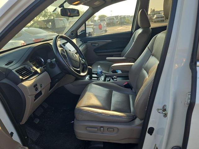 Photo of 2016 White Diamond Pearl Honda Pilot