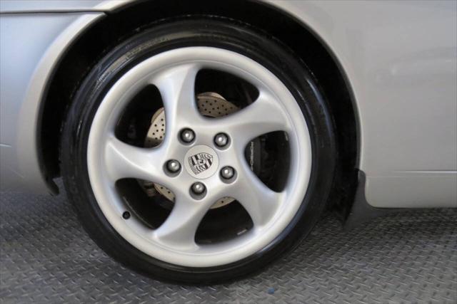 Photo of 2000 Arctic Silver Metallic Porsche 911