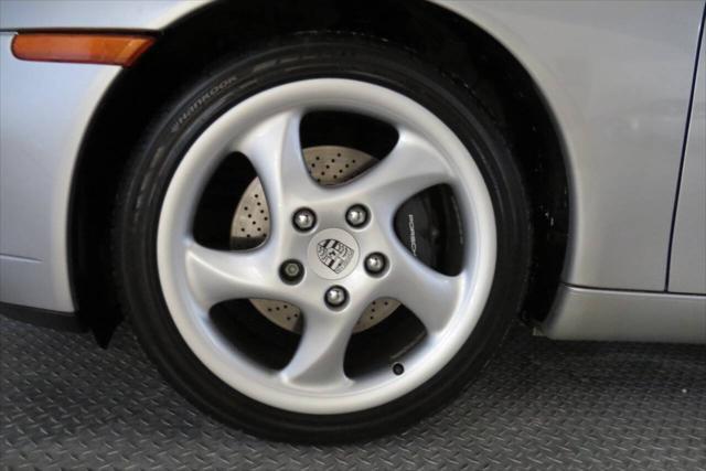 Photo of 2000 Arctic Silver Metallic Porsche 911