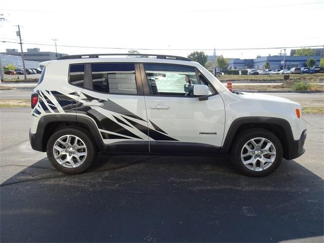 Photo of 2016 Alpine White Jeep Renegade