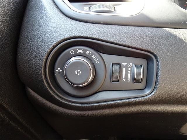 Photo of 2016 Alpine White Jeep Renegade