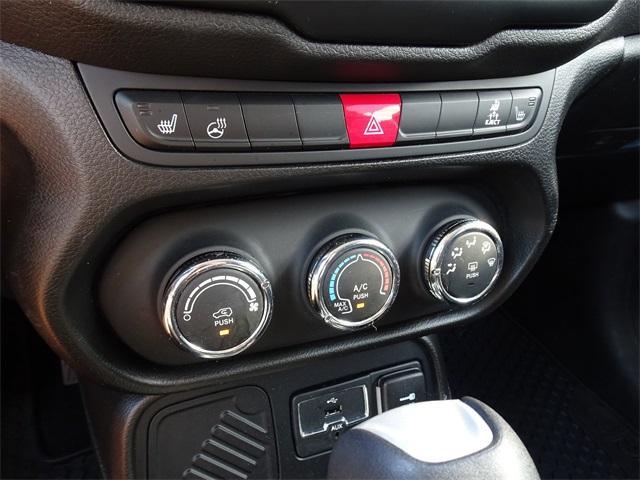 Photo of 2016 Alpine White Jeep Renegade