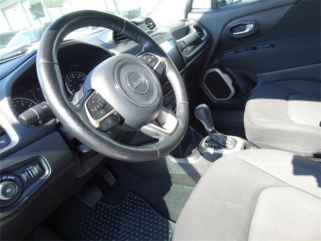 Photo of 2016 Alpine White Jeep Renegade