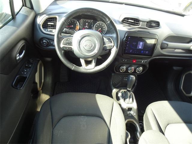 Photo of 2016 Alpine White Jeep Renegade