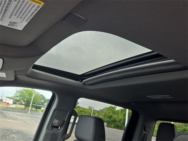 Photo of 2025 Summit White GMC Sierra 1500