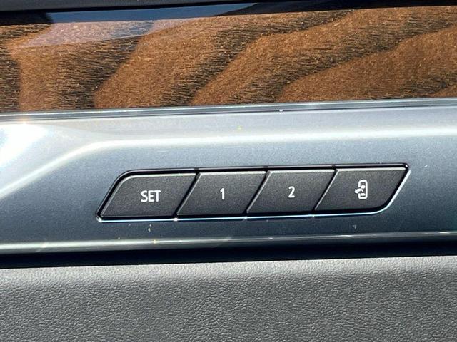 Photo of 2025 Crystal White Tricoat Cadillac Escalade