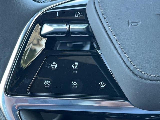 Photo of 2025 Crystal White Tricoat Cadillac Escalade