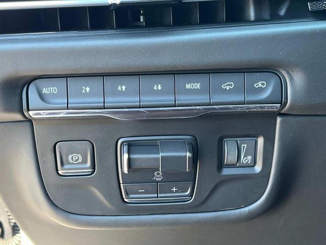 Photo of 2025 Crystal White Tricoat Cadillac Escalade