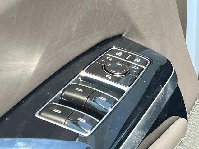 Photo of 2025 Crystal White Tricoat Cadillac Escalade